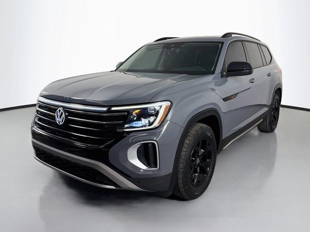 Pre-Owned 2024 Volkswagen Atlas 2.0T Peak Edition SE w/Technology AWD