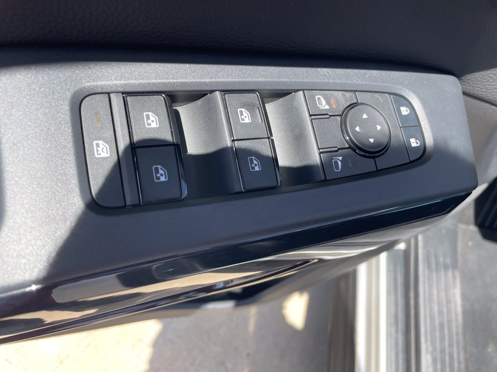 Used 2025 Silver Nissan SV image 22