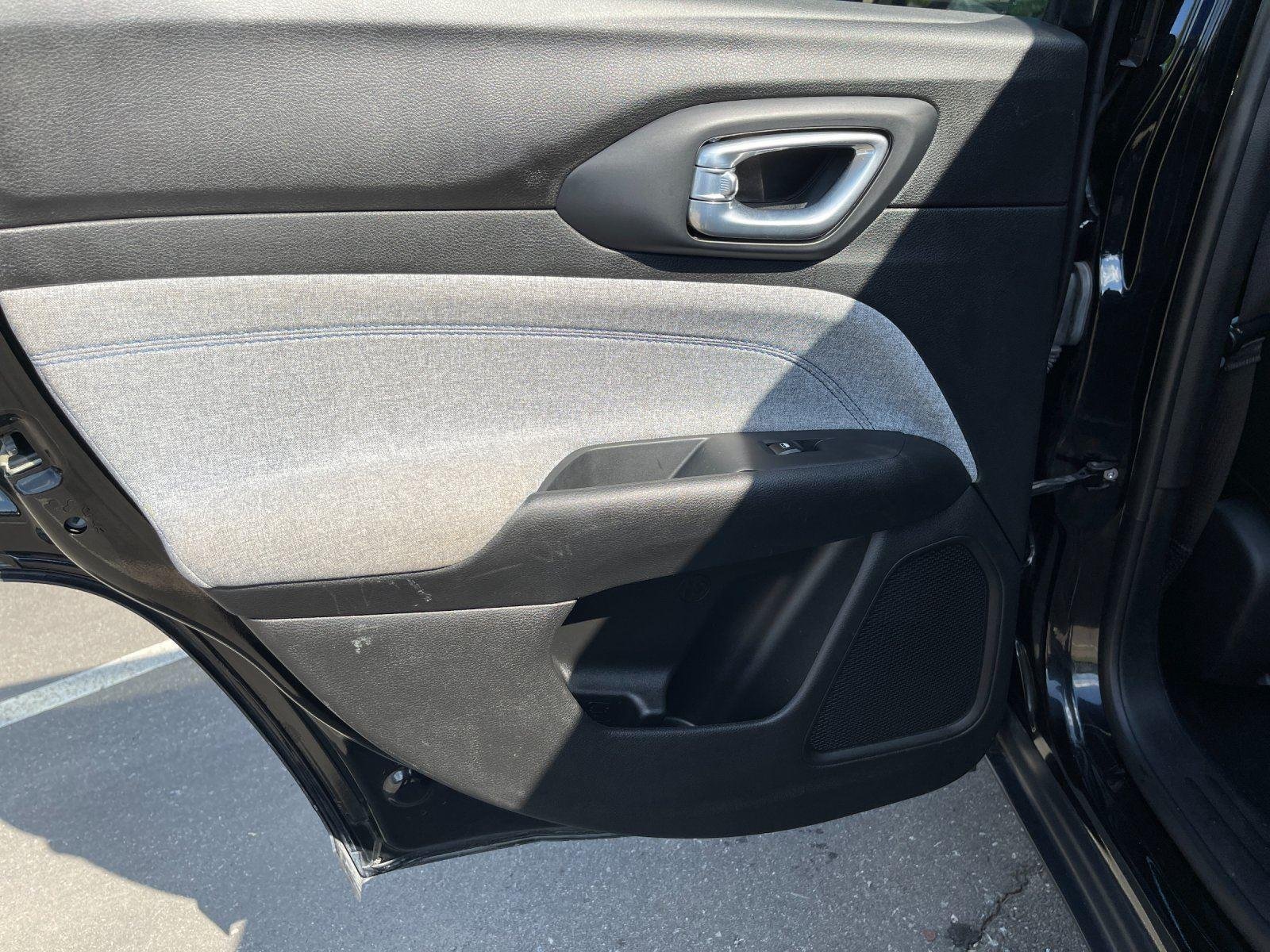 Used 2024 Diamond Black Crystal Pearlcoat Jeep Latitude image 30