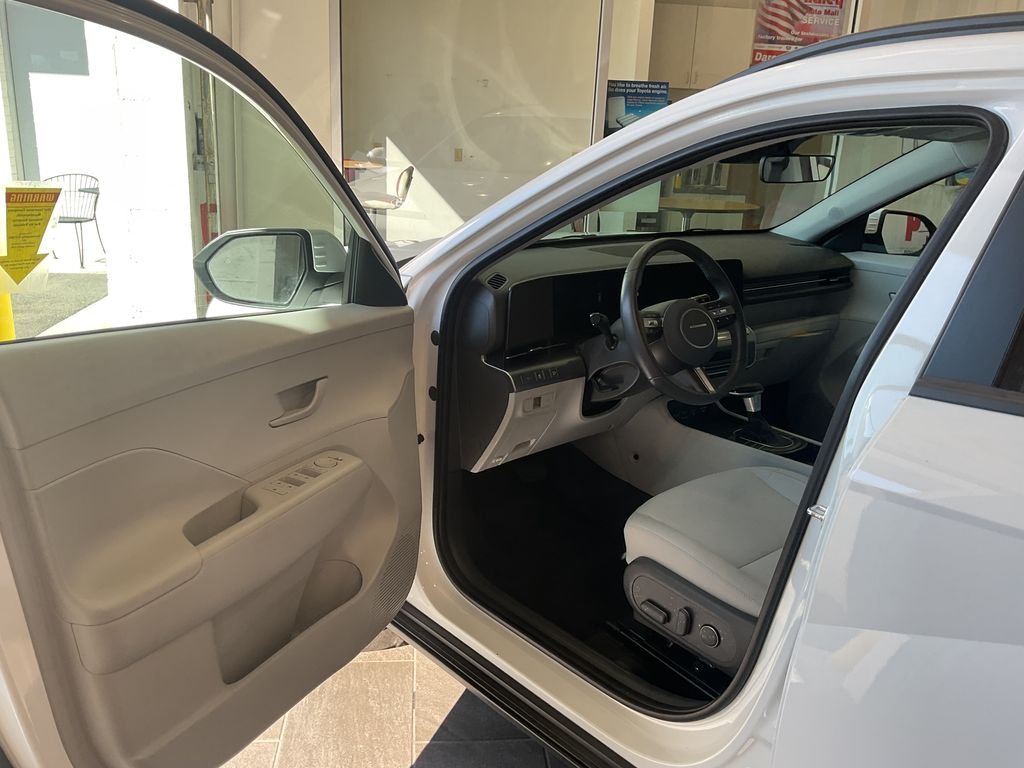 Used 2025 White Hyundai SEL image 11