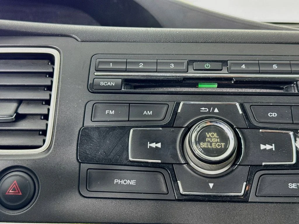 Used 2014 Alabaster Silver Metallic Honda LX image 17