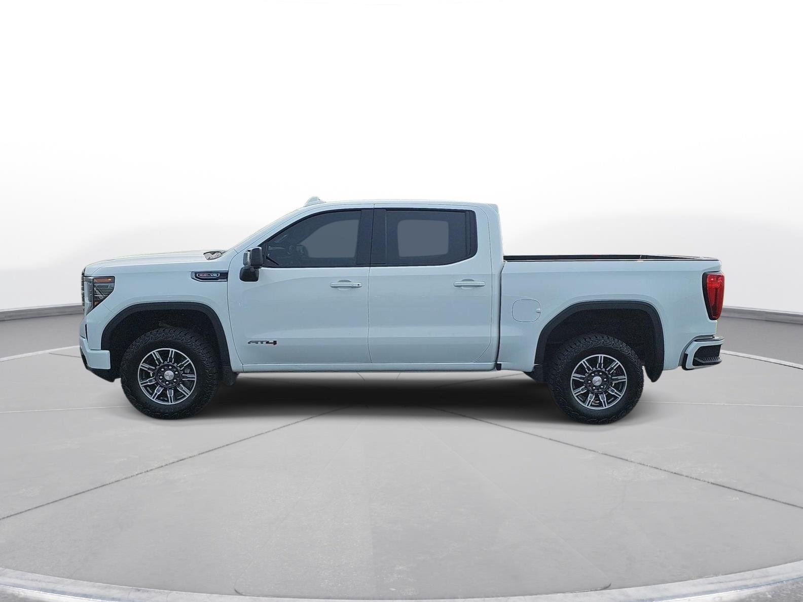 Used 2025 Summit White GMC AT4 image 9
