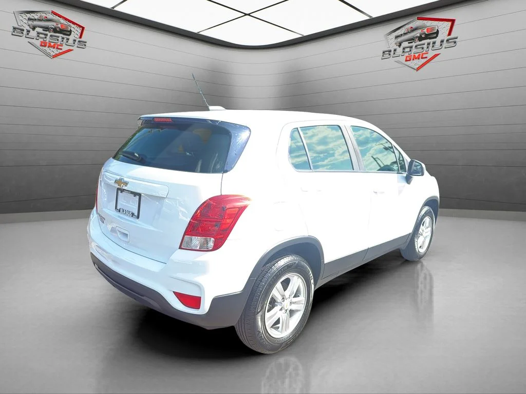 Used 2018 White Chevrolet LS image 5