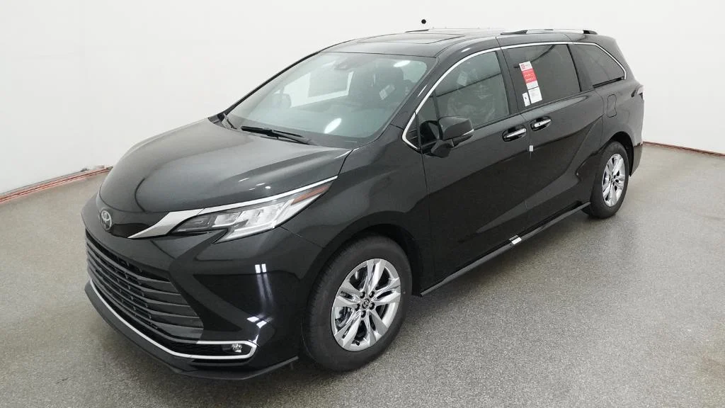 2026 Toyota Sienna Limited 7-Passenger Hybrid FWD's photo
