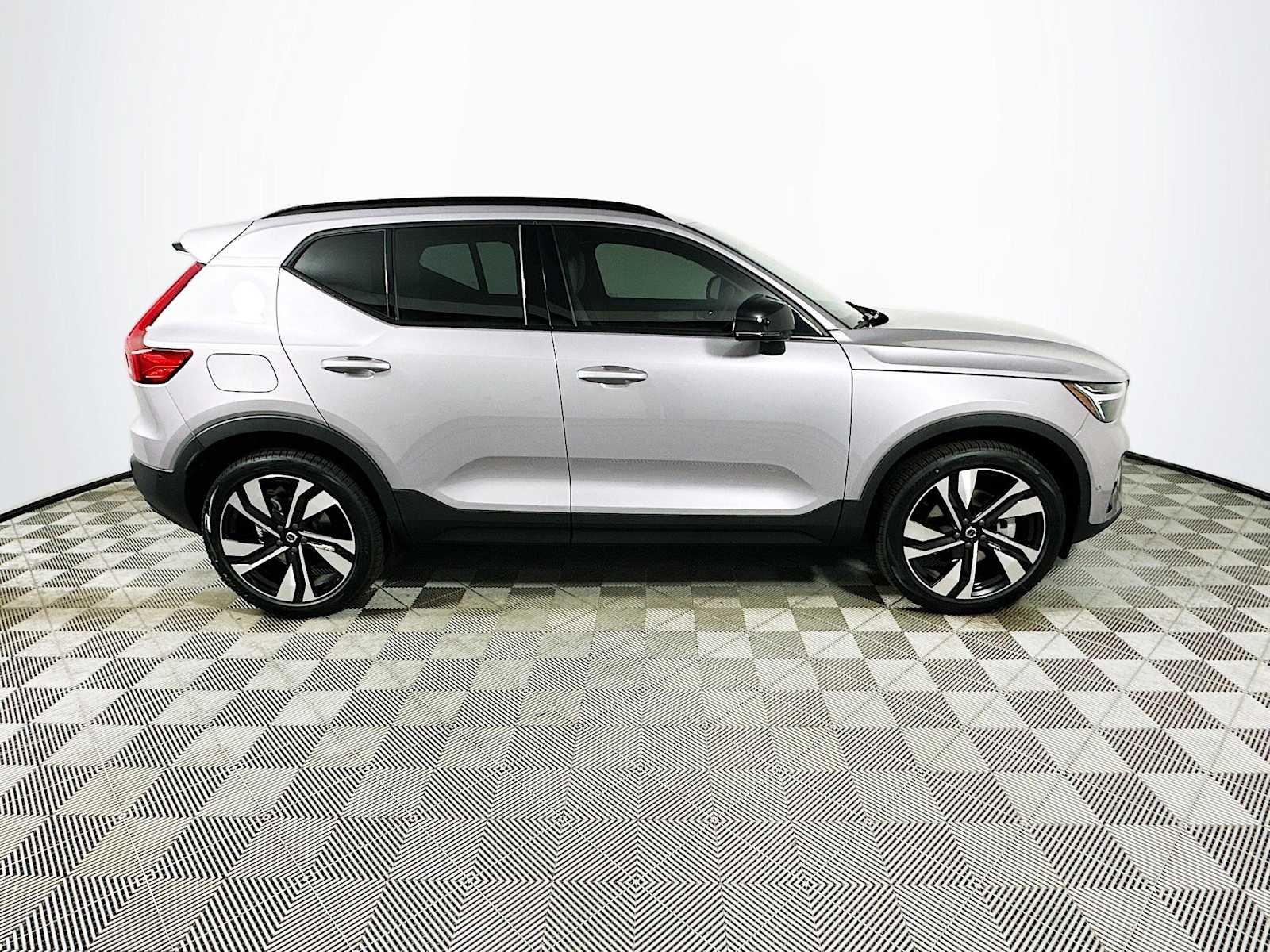 New 2026 Aurora Silver Volvo Ultra image 8
