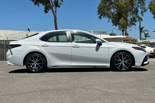 Used 2024 Ice Toyota SE image 3