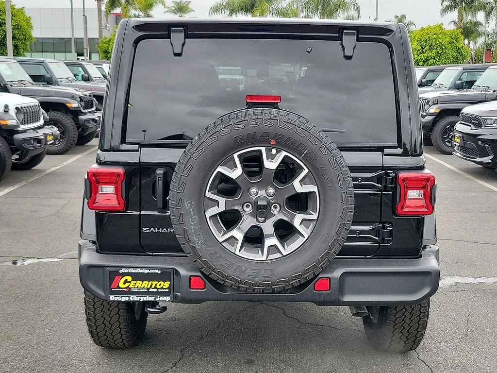 2025 Jeep Wrangler 4-Door Sahara - Photo 21