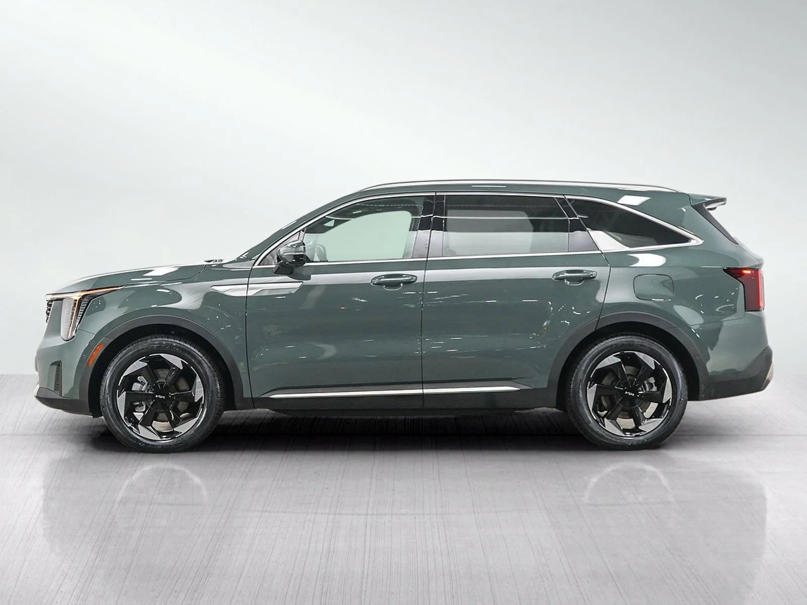 Used 2025 Kia Sorento SX Prestige Hybrid with VIN KNDRKDJG4S5397285 for sale in Wayzata, Minnesota
