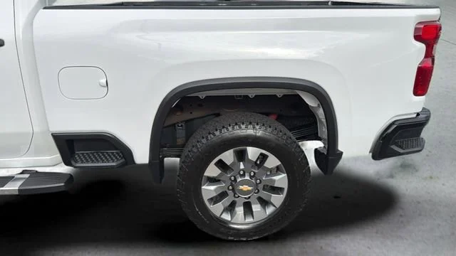 Used 2025 Summit White Chevrolet Custom image 33