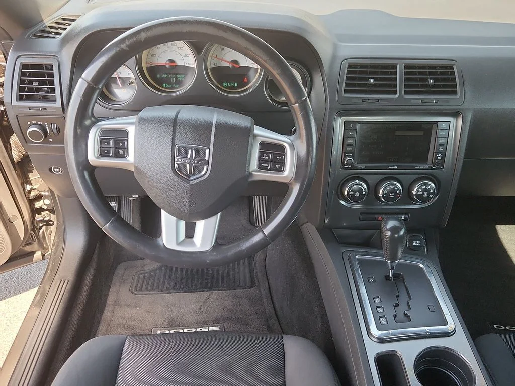 Used 2014 Black Dodge SXT image 10