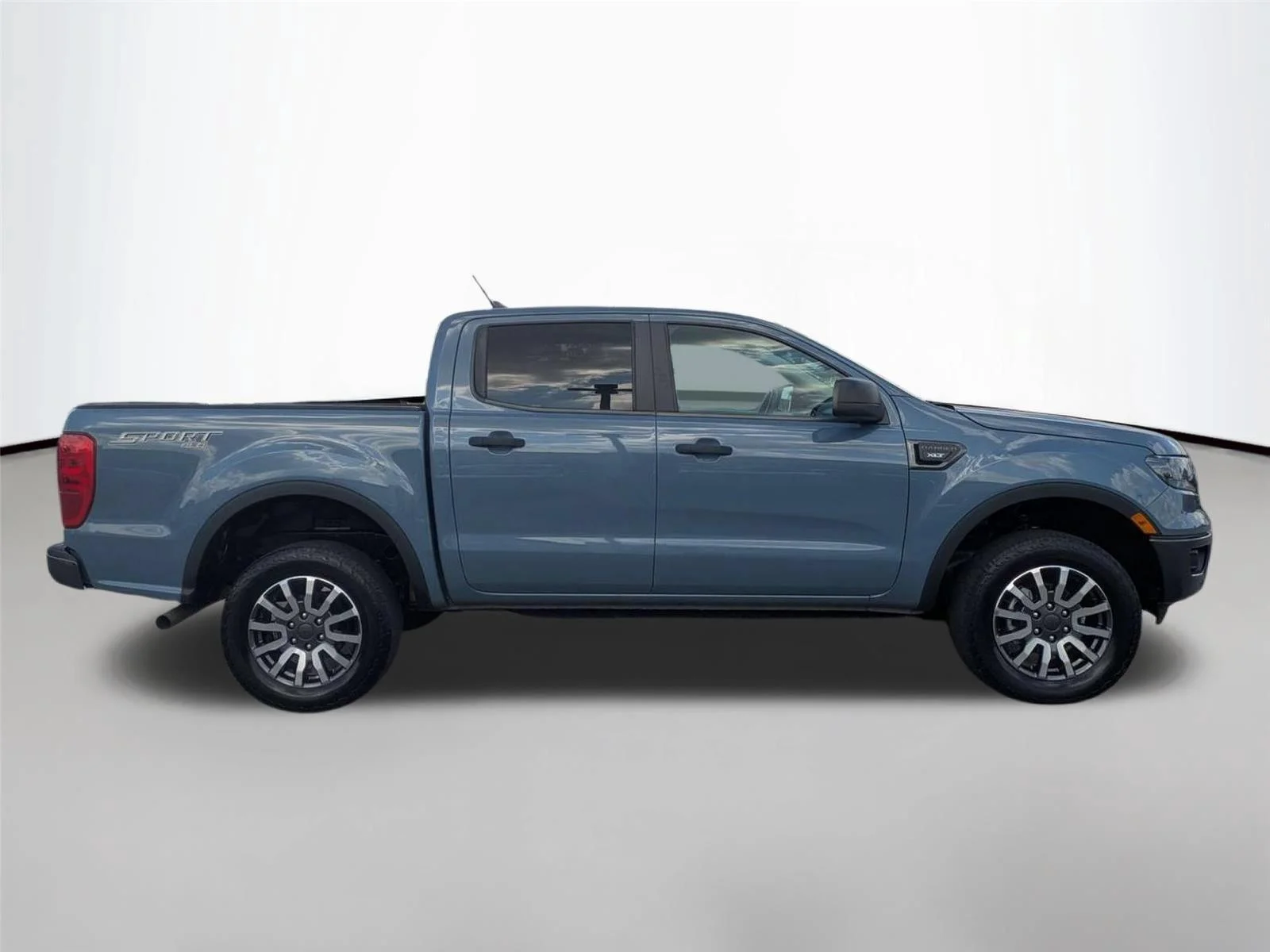 Used 2023 Azure Gray Metallic Tri-Coat Ford XLT image 4