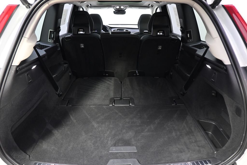 Used 2023 Crystal White Metallic Volvo Ultimate image 17