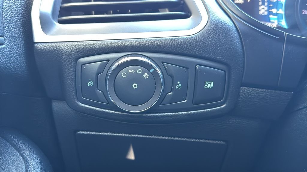 Used 2022 Gray Ford SE image 17
