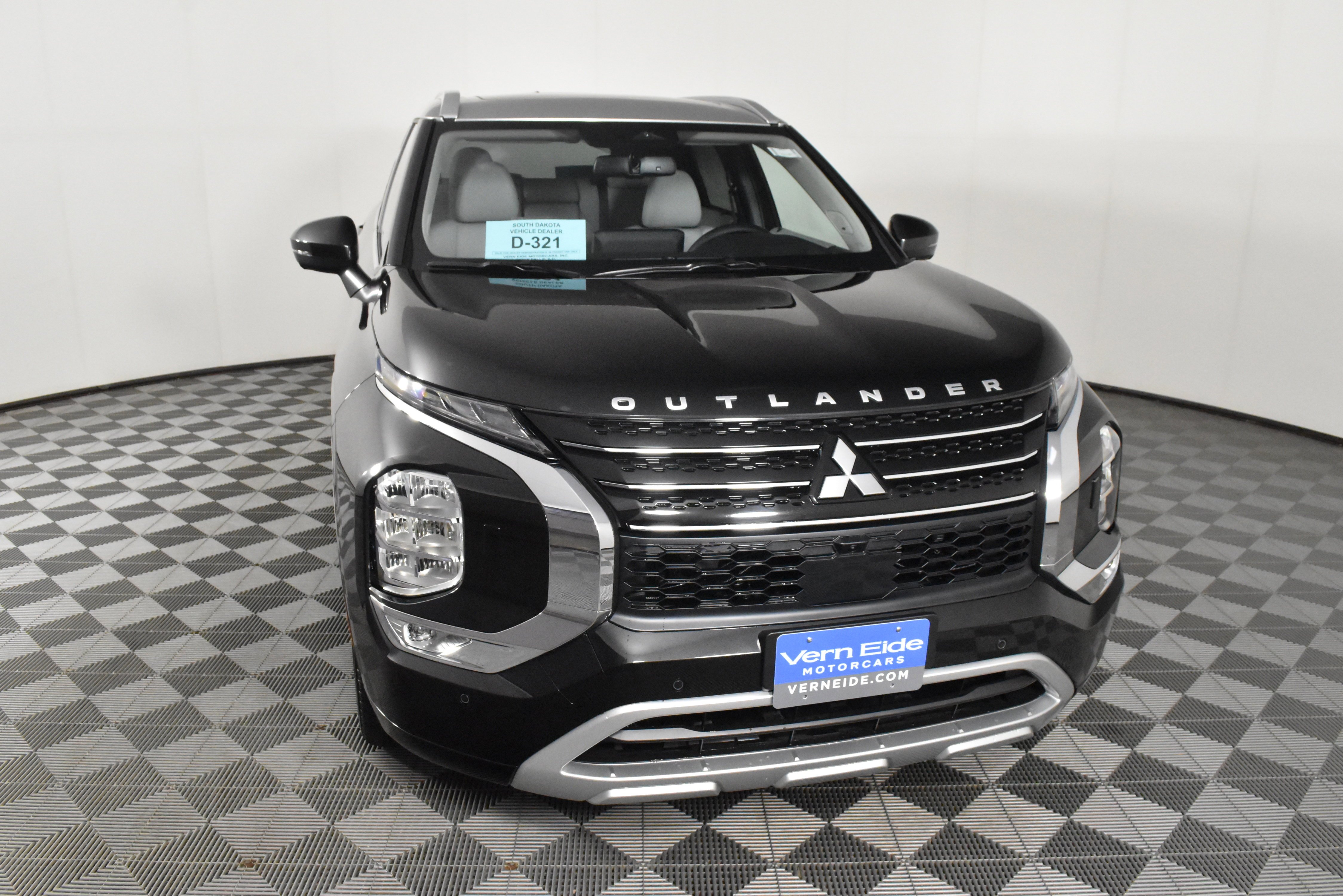 Certified Pre-Owned 2025 Mitsubishi Outlander Plug-In Hybrid SEL