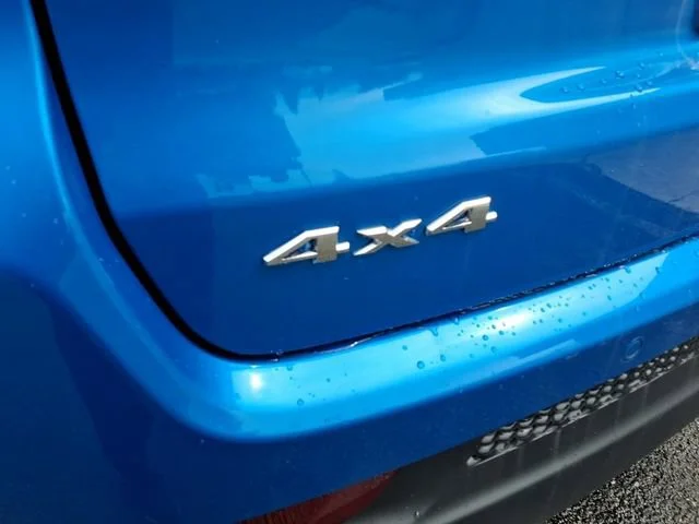 Used 2024  Jeep Limited image 16