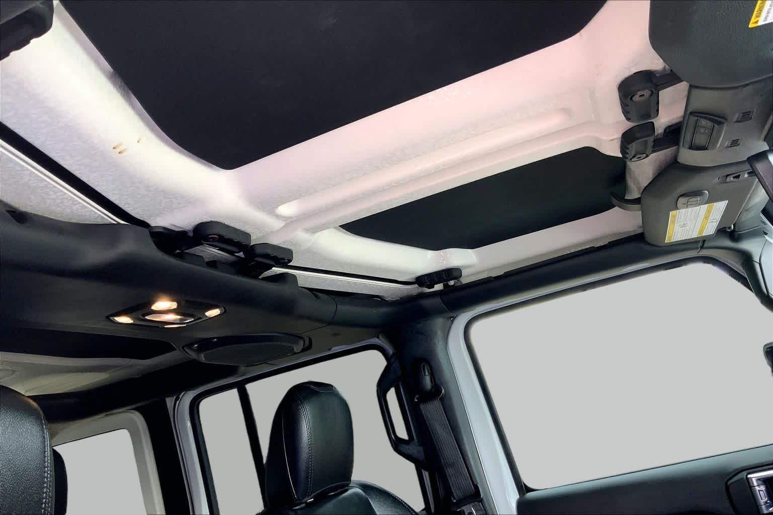 Used 2021 Bright White Clearcoat Jeep Unlimited Rubicon image 14