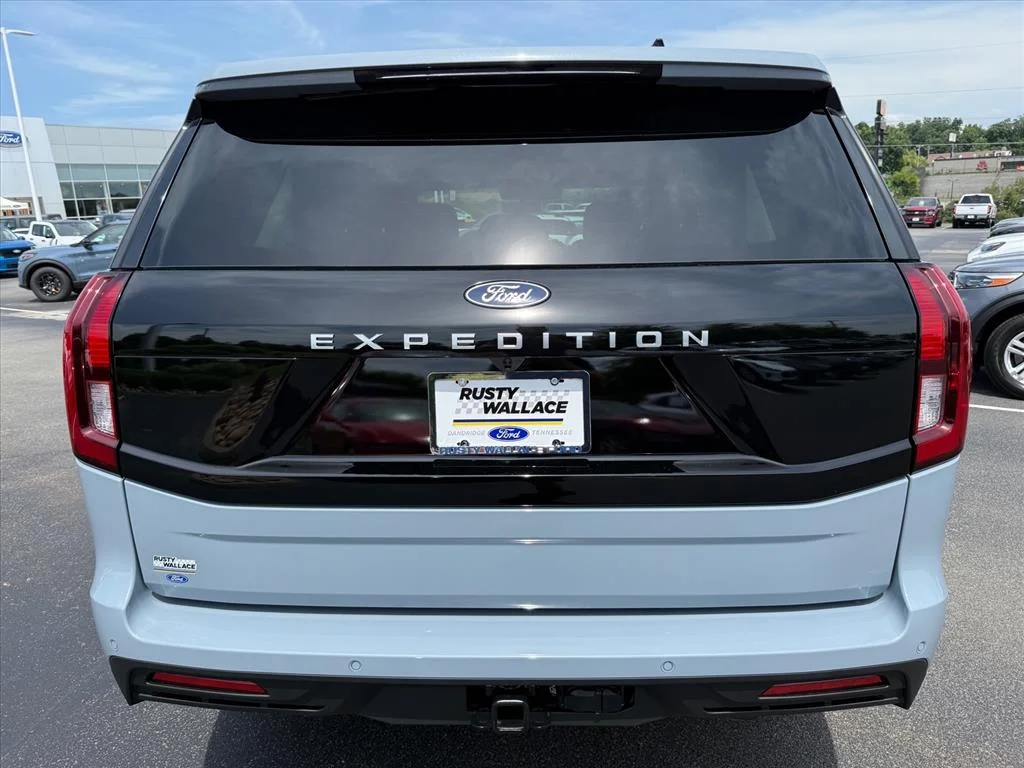 New 2027 Glacier Gray Metallic Tri-Coat Ford Active image 5
