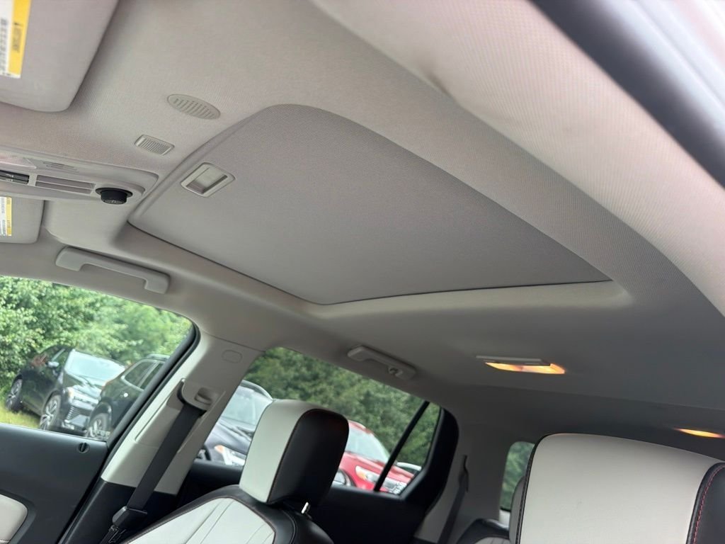 Used 2017 White GMC SLT image 8