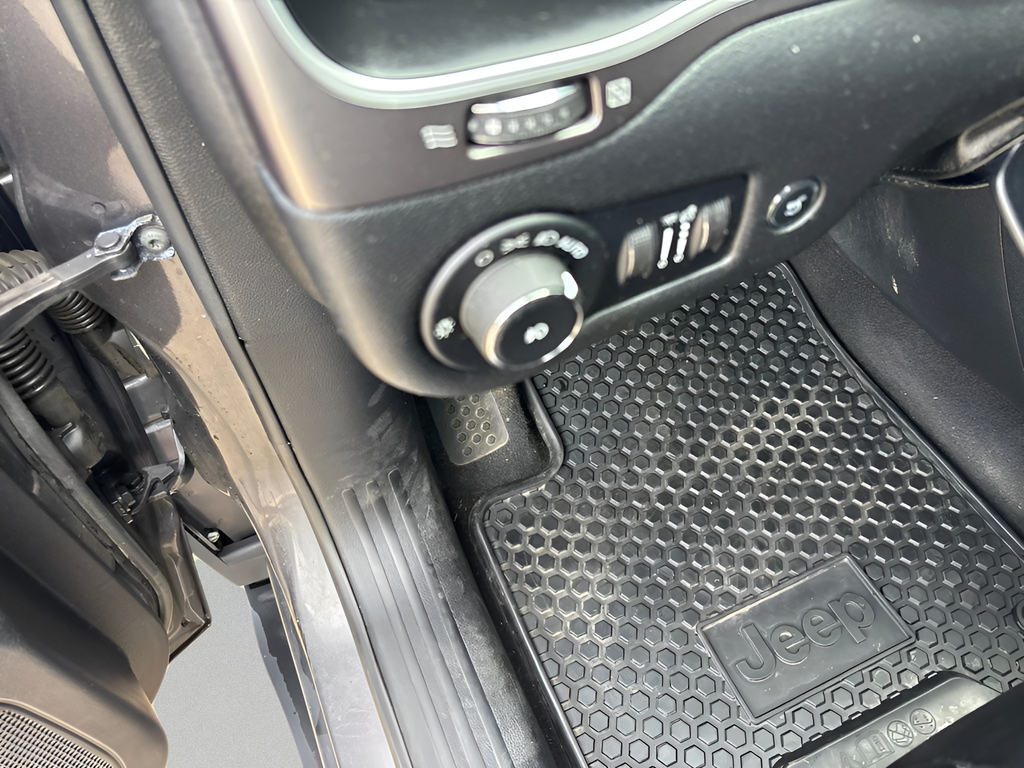Certified Used 2020 Gray Jeep Latitude Plus image 22