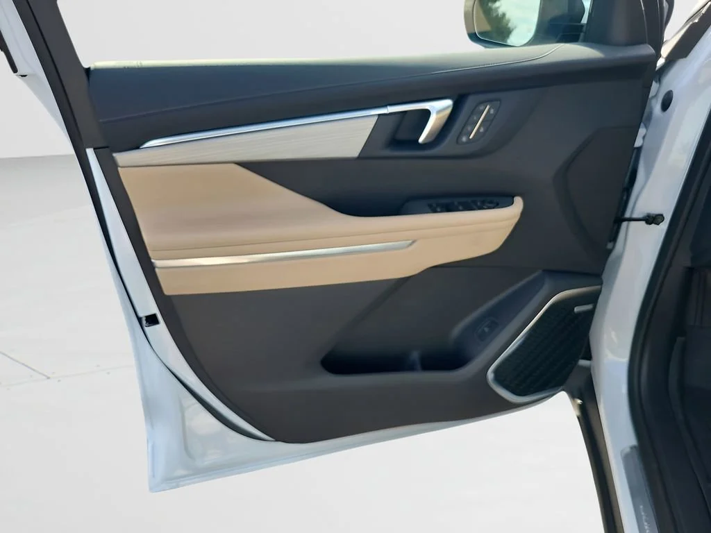 New 2026 Iridescent White Tricoat Buick Preferred image 43