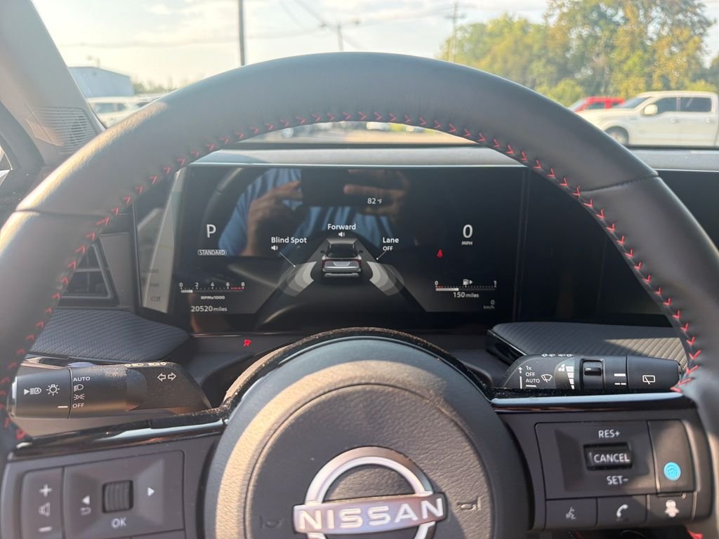 Used 2025 White Nissan SR image 19