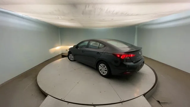 Used 2020 Gray Hyundai SE image 4