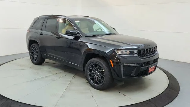 New 2026 Diamond Black Crystal Pearl-Coat Exterior Paint Jeep Summit image 14