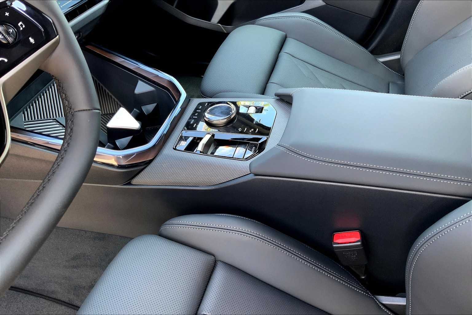 New 2025 Black Sapphire Metallic BMW 30 xDrive image 7