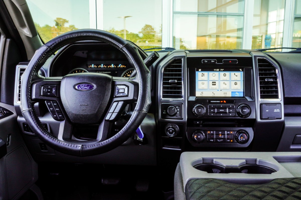 Used 2016 Gray Ford XLT image 17