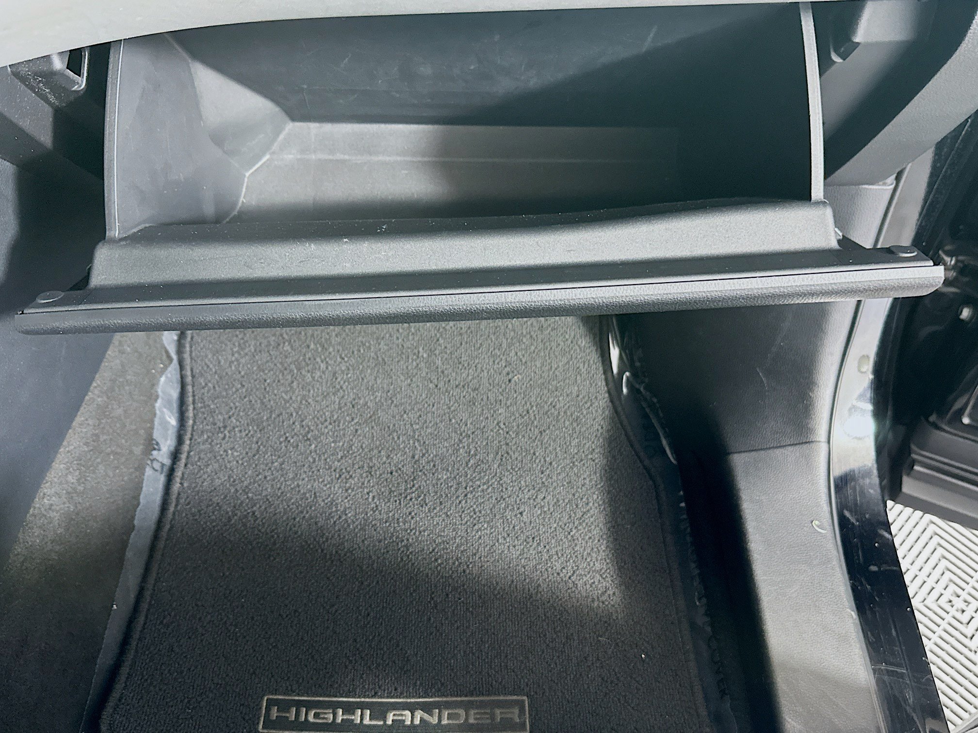 Used 2023 Midnight Black Metallic Toyota LE image 32