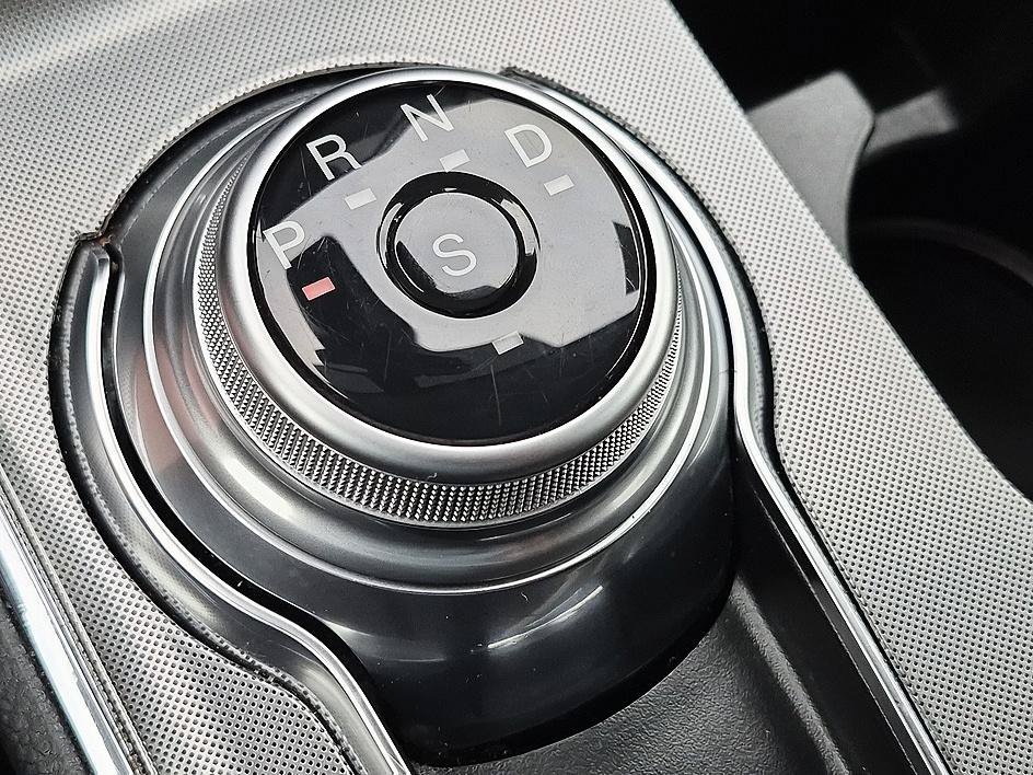 Used 2024  Ford Titanium image 25