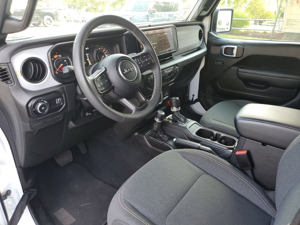 Used 2025 White Jeep Sport S image 13
