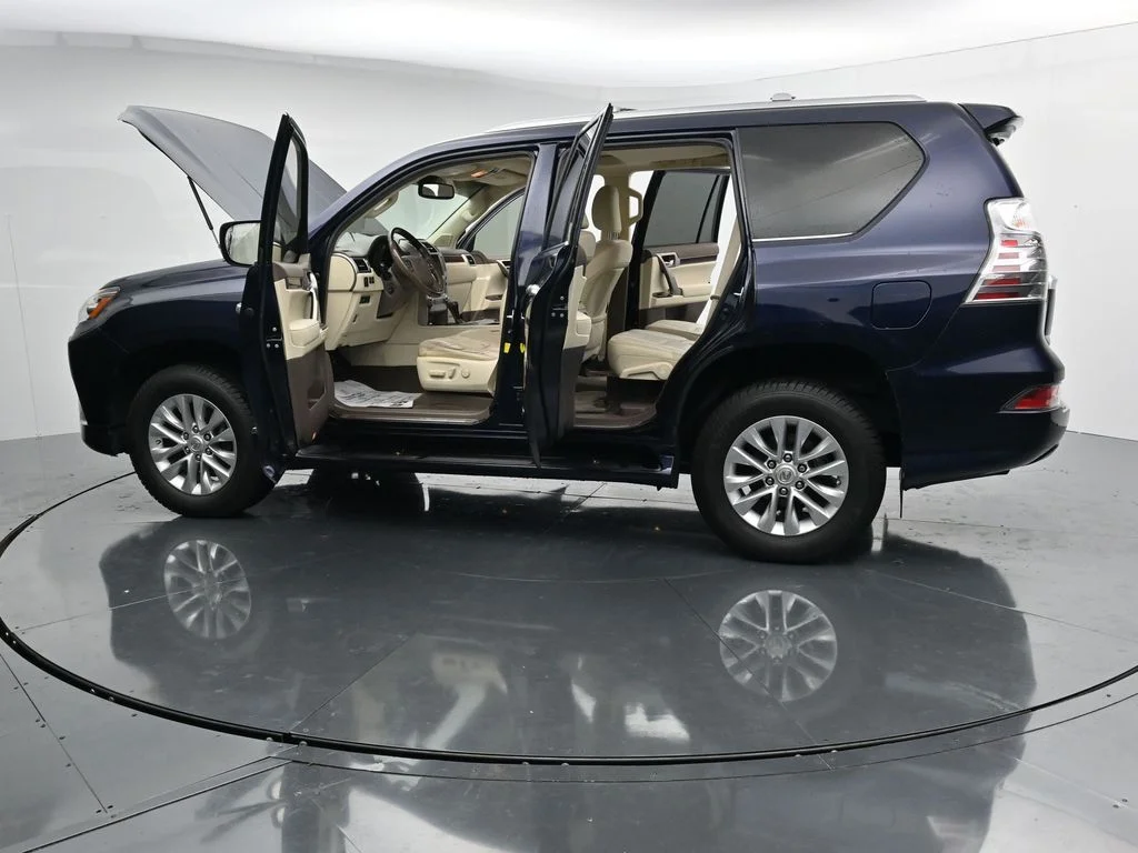 Used 2017  Lexus 460 image 39