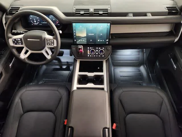 New 2026 Santorini Black Metallic Land Rover S image 4