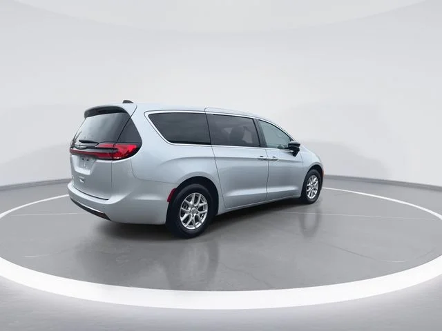 Used 2024 Silver Chrysler Touring L image 8