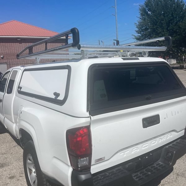 Used 2022 White Toyota SR image 28
