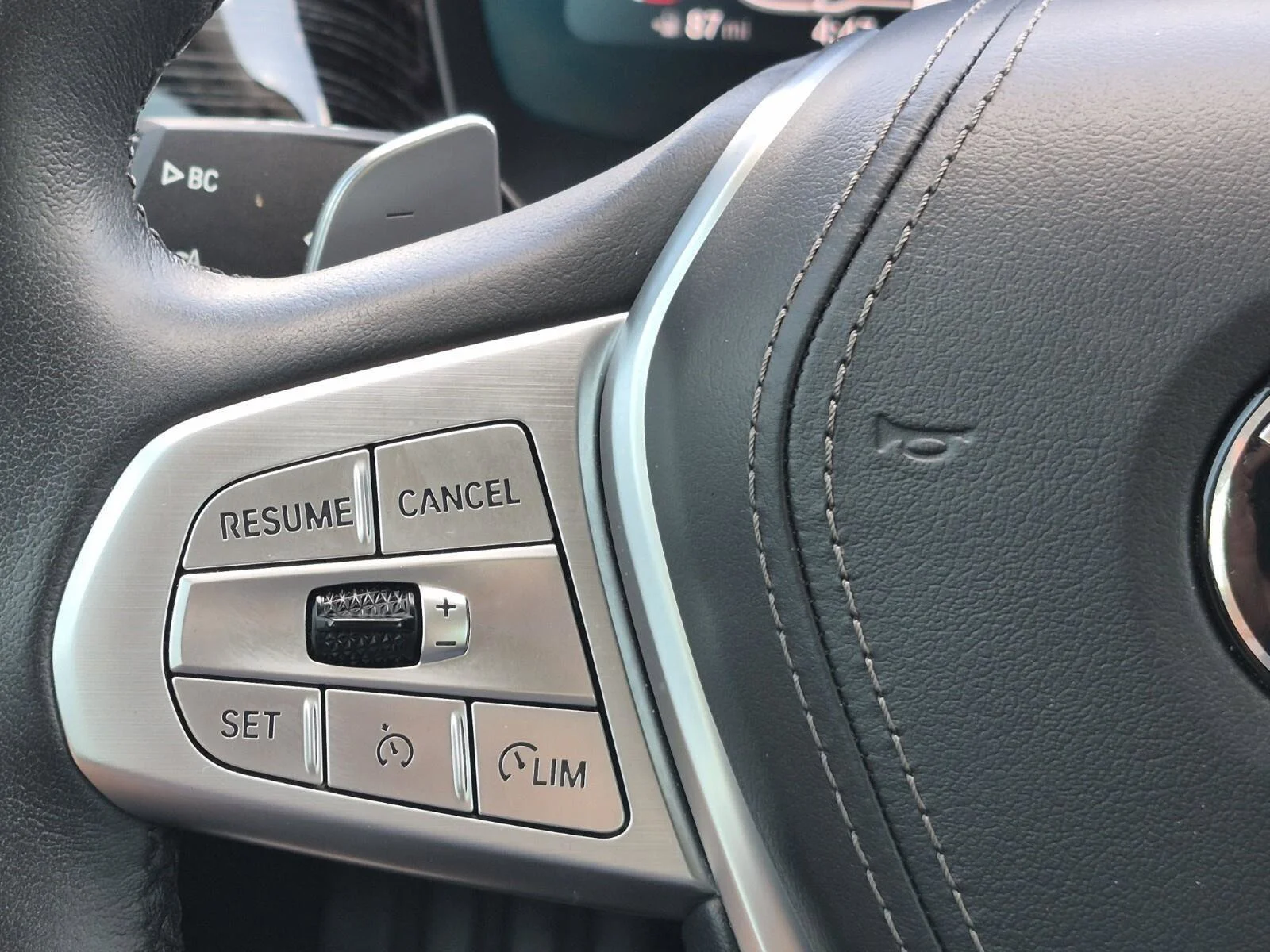 Used 2022 Black Sapphire Metallic BMW 740i image 28