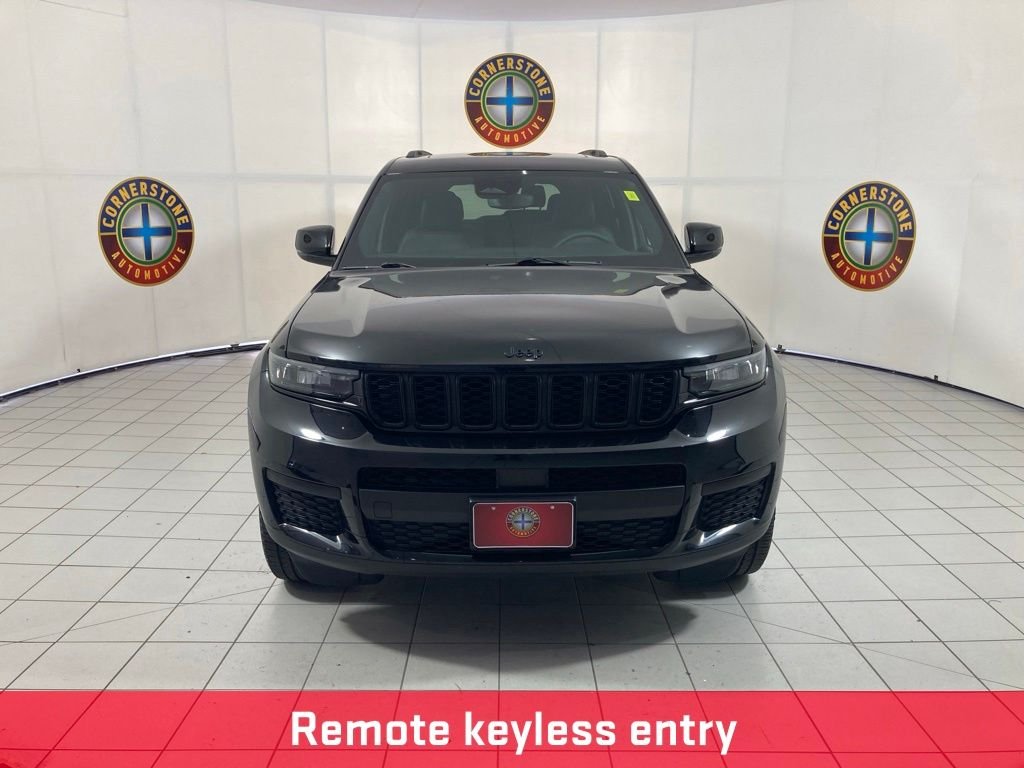 Used 2023 Black Jeep Altitude image 19