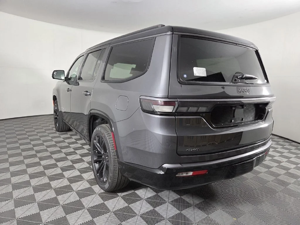 New 2026 Baltic-Gray Metallic Clear-Coat Exterior Paint Jeep Summit Obsidian image 7