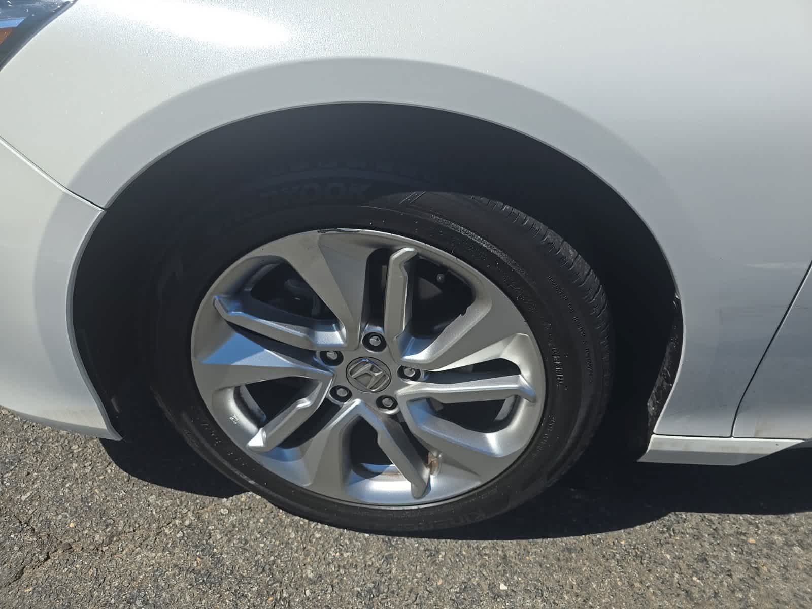Used 2018 White Honda LX 1.5T image 9