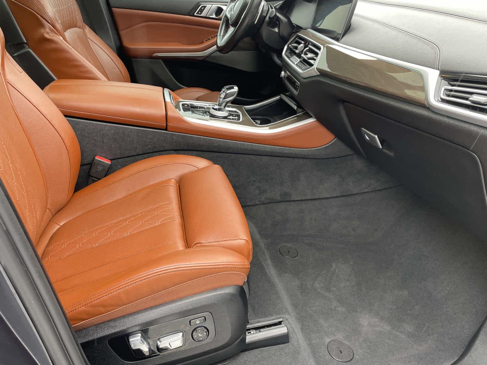 Used 2022 Arctic Grey Metallic BMW M50i image 26