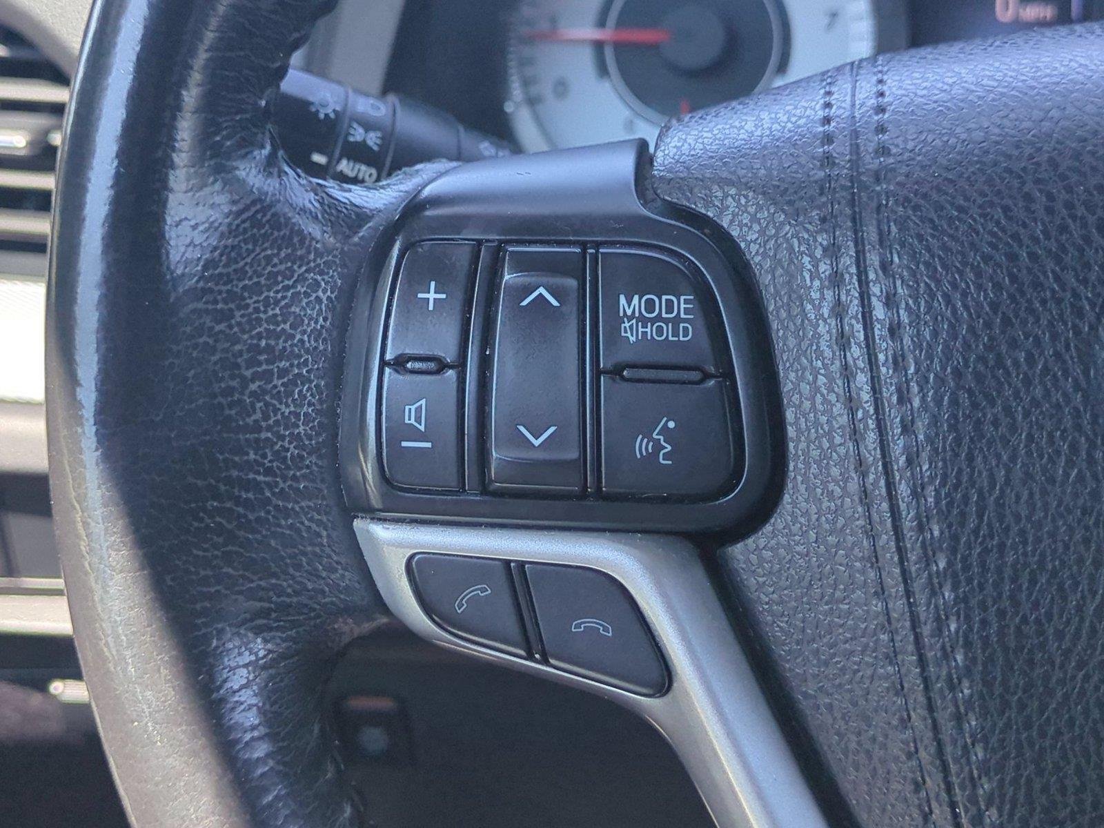 Used 2018  Toyota SE image 20