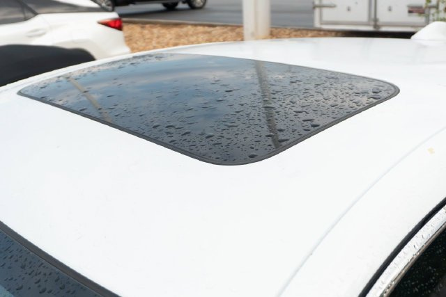 Used 2021 White Honda EX-L image 4