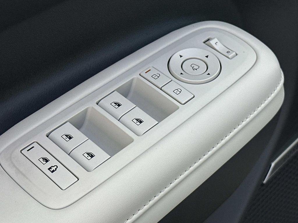 New 2026 Silver Hyundai Calligraphy image 13