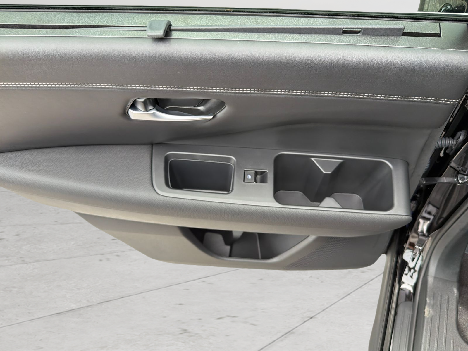 New 2026 Black Nissan Platinum image 39