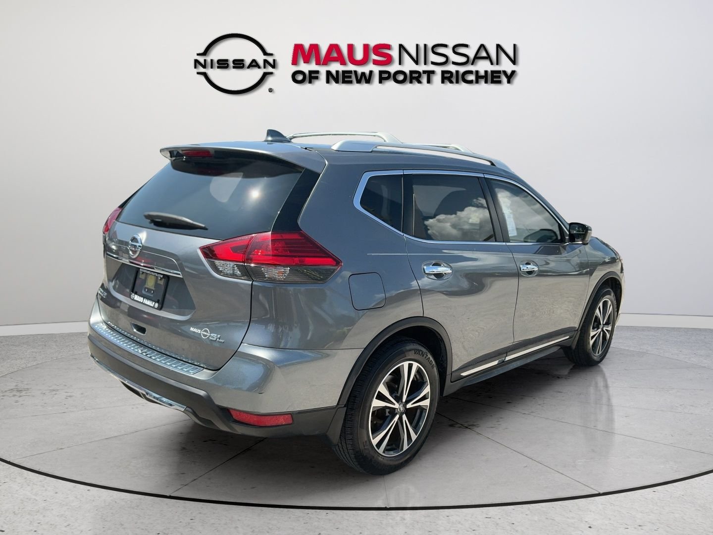 Used 2017 Gray Nissan SL image 10