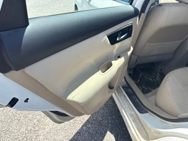Used 2014 White Nissan 2.5 SV image 17