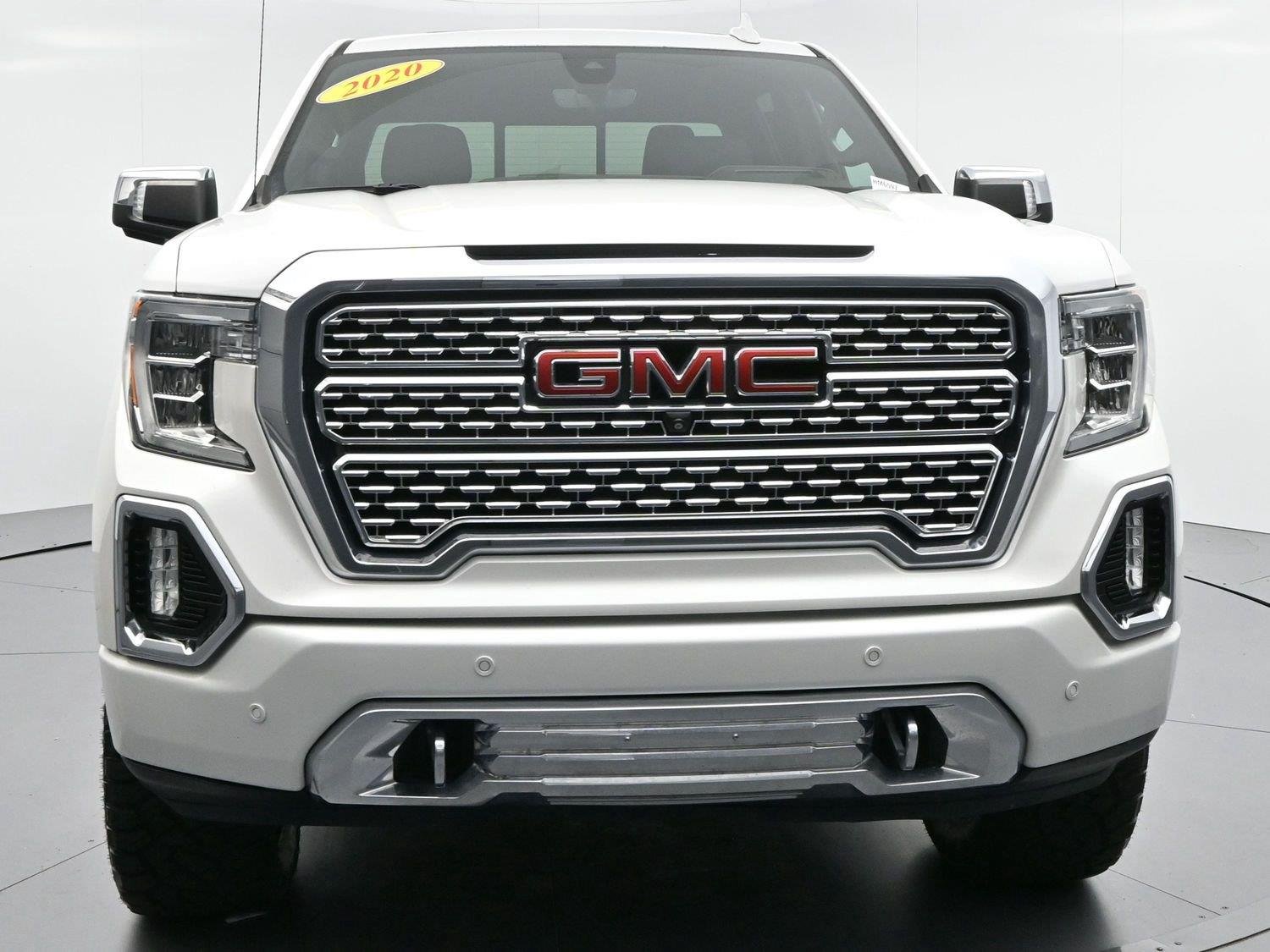 Used 2020 White Frost Tricoat GMC Denali image 2