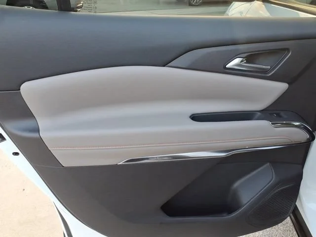 Used 2026 Summit White Chevrolet LT image 15