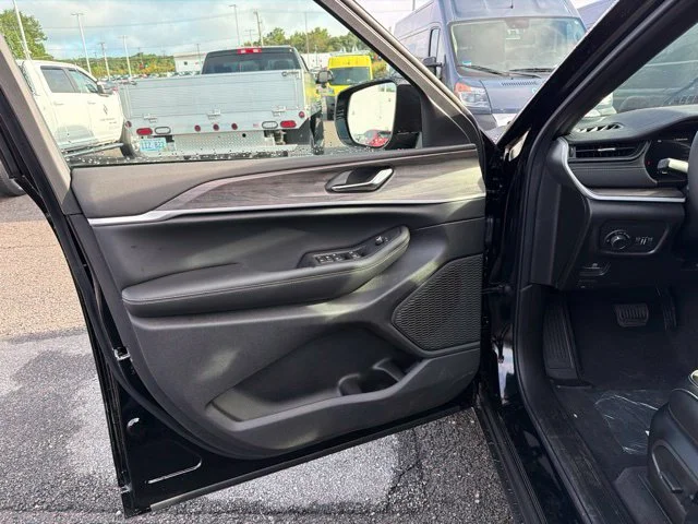 New 2027 Black Jeep Laredo Altitude image 10